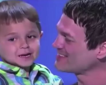Isä omistaa kauniin kappaleen 3-vuotiaalle pojalleen – Katso koskettava video