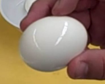 Tiesitkö että kananmunan voi kuoria näin? – Katso vinkki miten kuorit kananmunan parissa sekunnissa