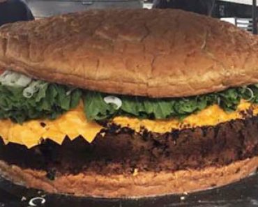 Tältä näyttää maailman suurin hampurilainen! – Jaksaisitko syödä?