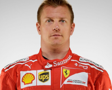 Kimi Räikkönen sai halauksen nuorelta F1-fanilta – Iso hymy syntyi jäämiehen kasvoille – KUVA!