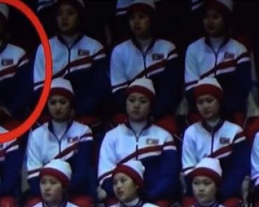 Video: Pohjois-Korean cheerleader taputti väärällä hetkellä – laitettiin hyvin nopeasti ruotuun!